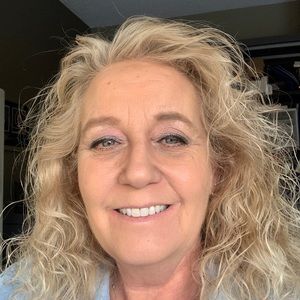 Meet your Posher, Debra